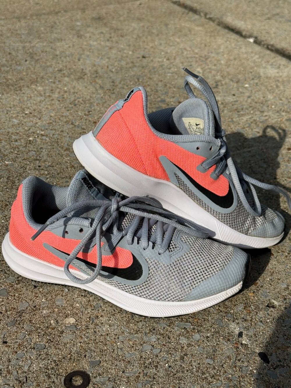 Nike Downshifter 9 Girls 3.5Y Gray Coral Sneakers Sporty Y2K Athleisure Gym 4109